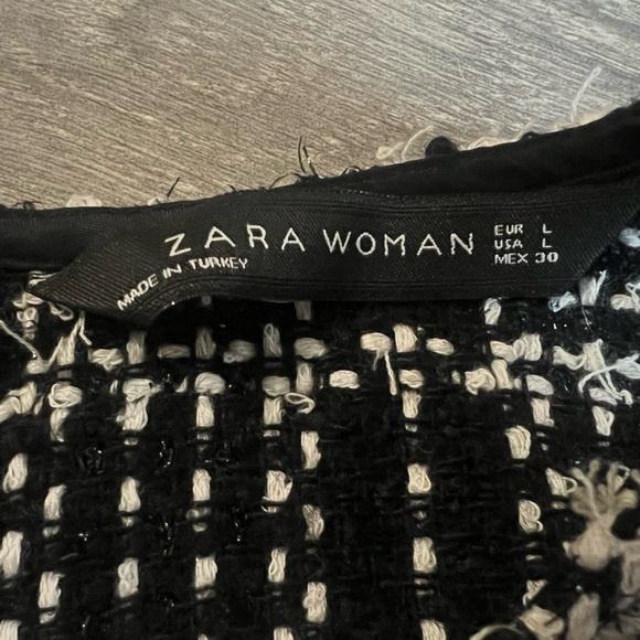 ZARA black and whiteTweed fringe hem sleeveless A-line Top. Size L - Picture 4 of 9